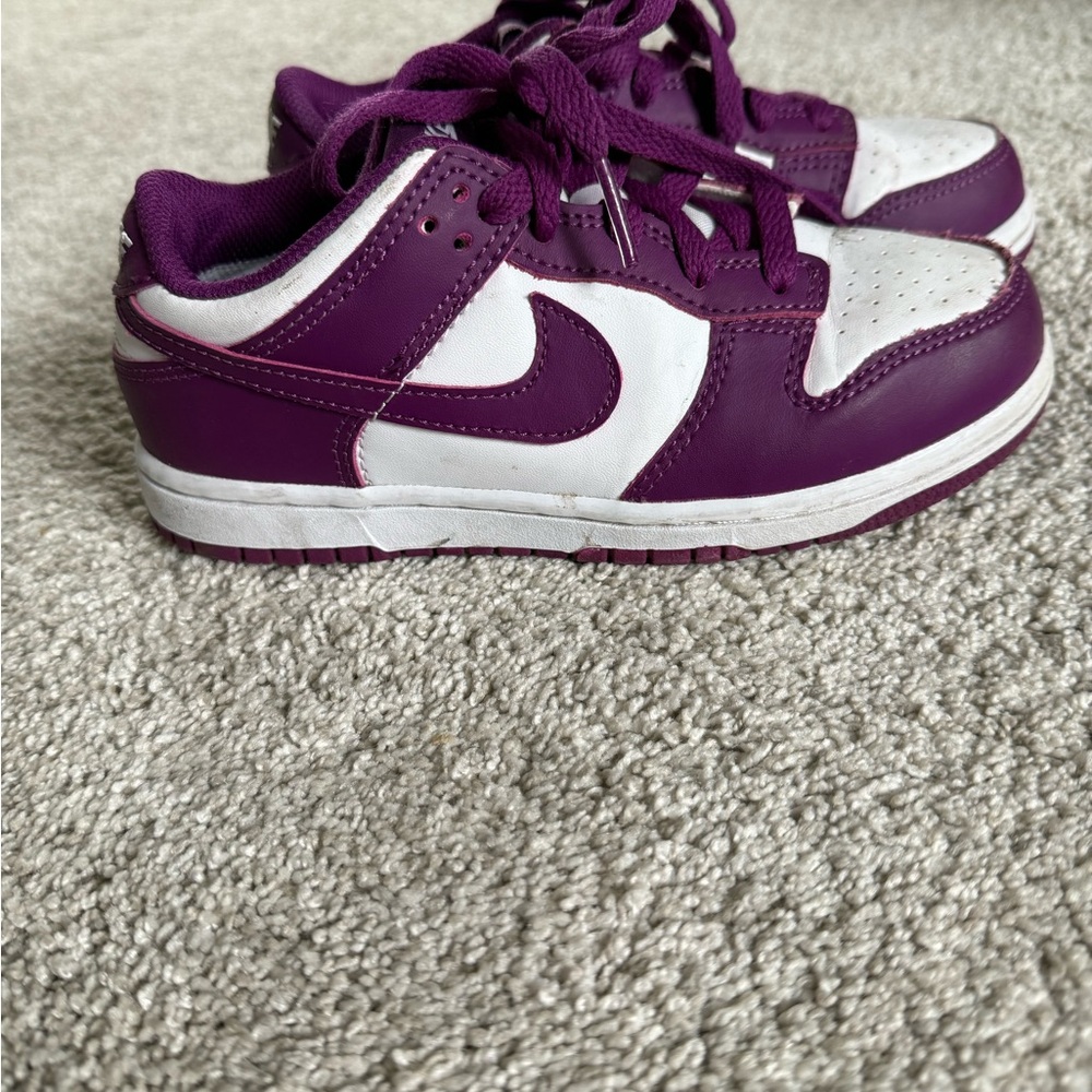 Nike Kids Sneakers in Purple and White